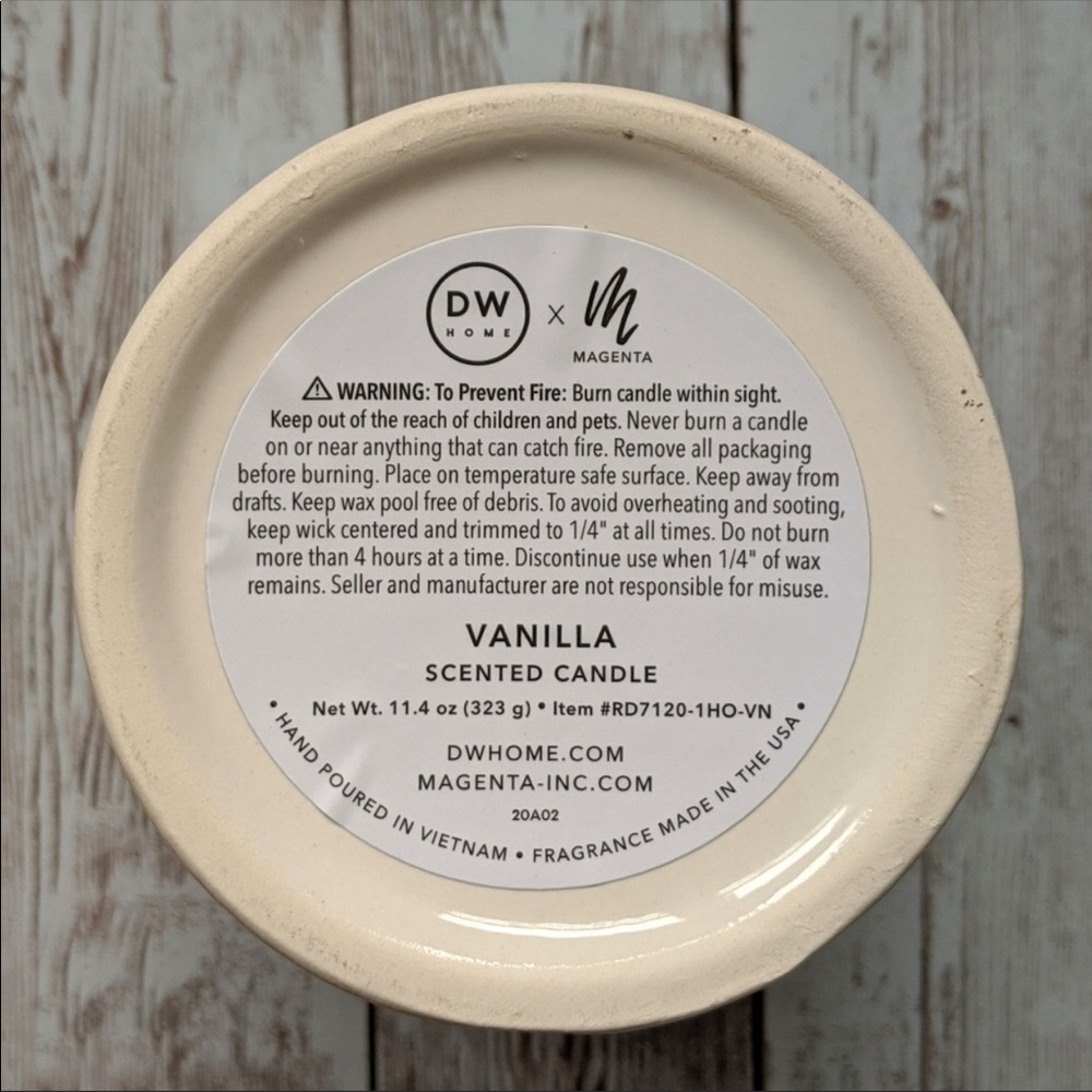 Vanilla candle - Rae Dunn Home 11.4 oz - Picture 2 of 3